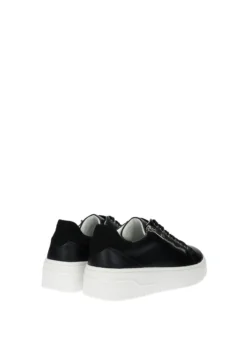 Sneakers><noscript><img width=